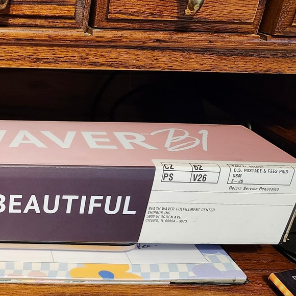 Beachwaver B1 Hair Styling Tool - Picture 9 of 10